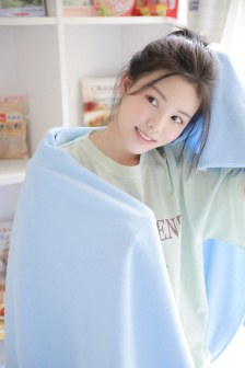 《年轻的女教师》